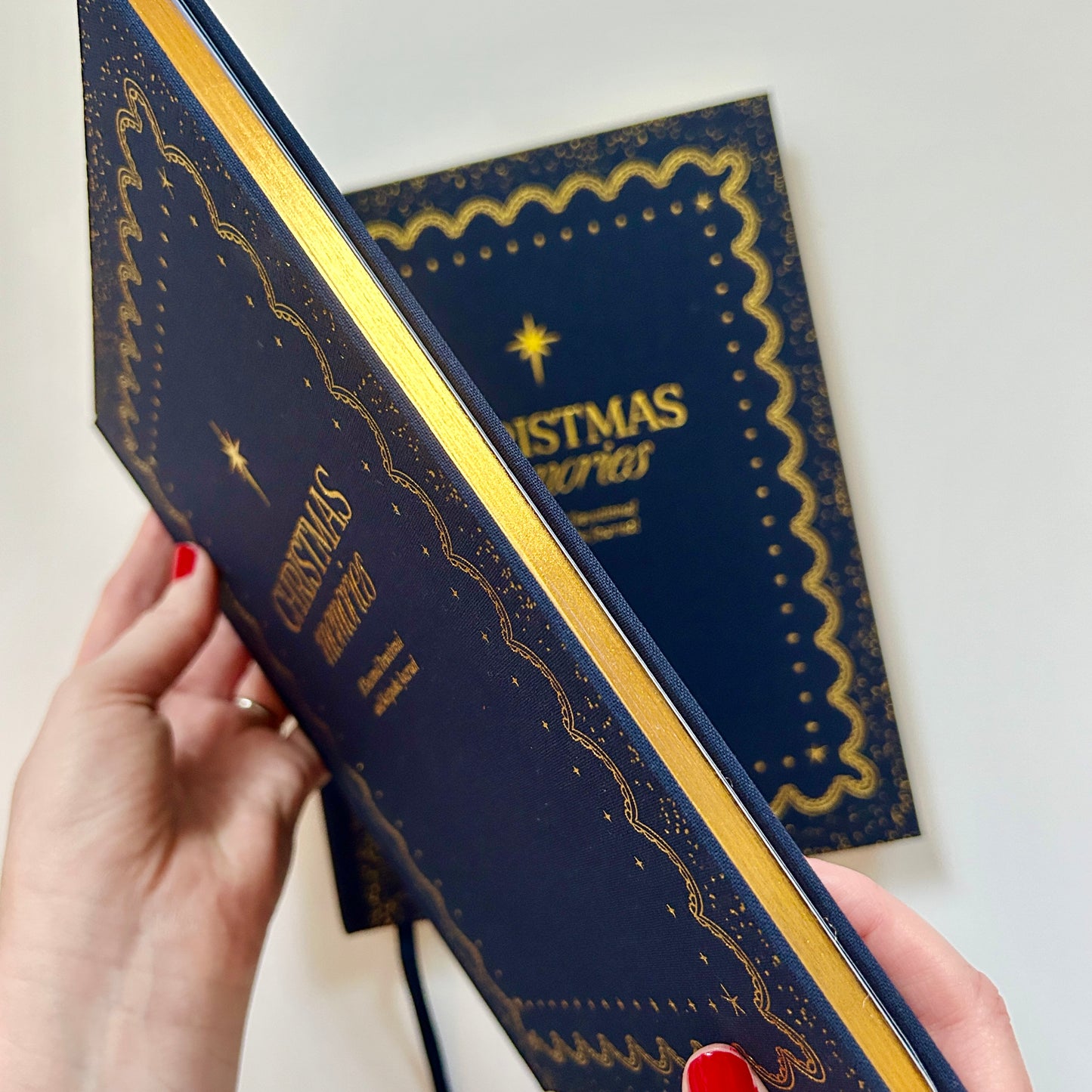 Christmas Memories: A Seasonal Devotional and Keepsake Journal